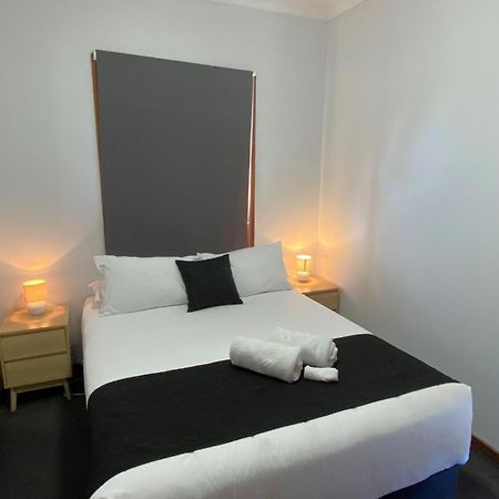 Bushman'S Motor Inn Паркс Экстерьер фото