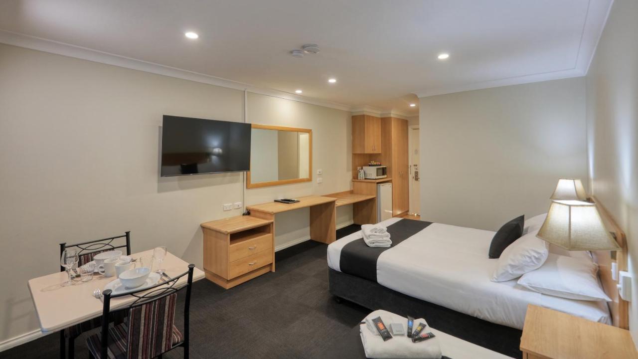 Bushman'S Motor Inn Паркс Экстерьер фото