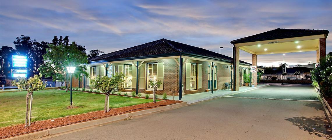 Bushman'S Motor Inn Паркс Экстерьер фото
